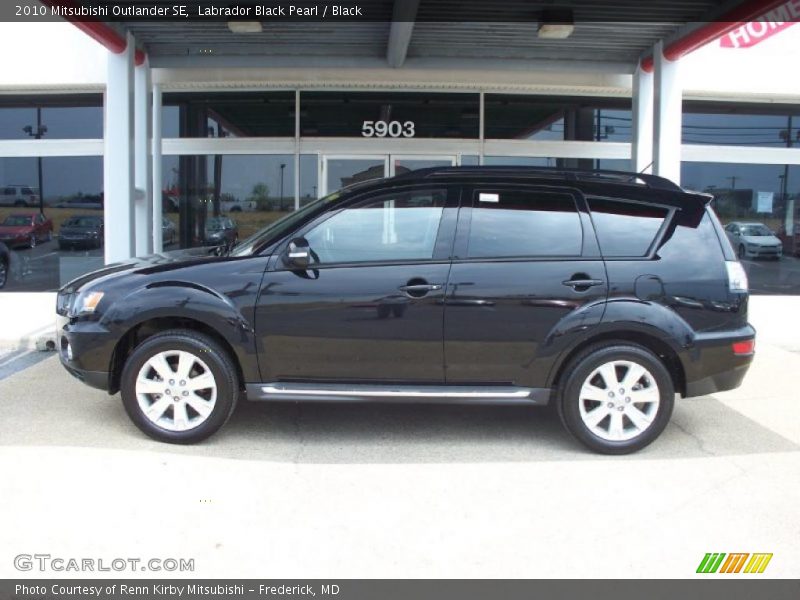 Labrador Black Pearl / Black 2010 Mitsubishi Outlander SE
