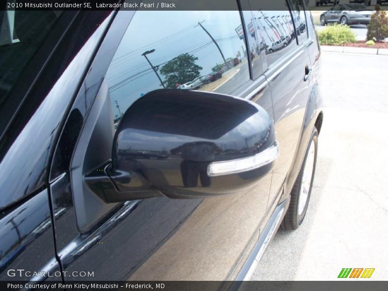 Labrador Black Pearl / Black 2010 Mitsubishi Outlander SE