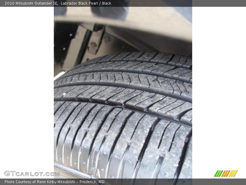 Labrador Black Pearl / Black 2010 Mitsubishi Outlander SE