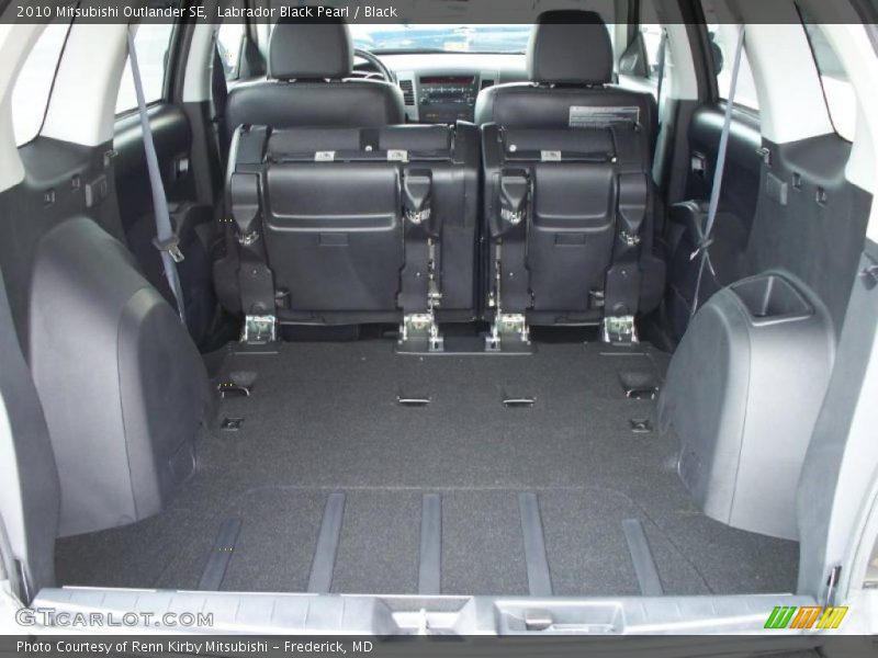 Labrador Black Pearl / Black 2010 Mitsubishi Outlander SE