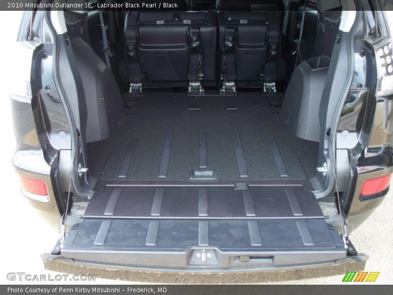 Labrador Black Pearl / Black 2010 Mitsubishi Outlander SE