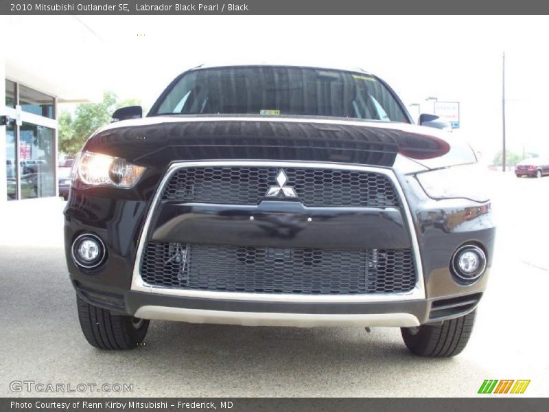 Labrador Black Pearl / Black 2010 Mitsubishi Outlander SE