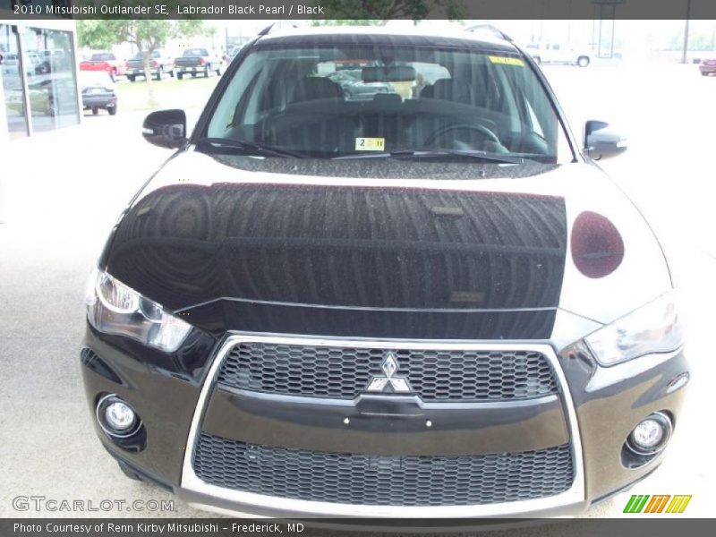 Labrador Black Pearl / Black 2010 Mitsubishi Outlander SE