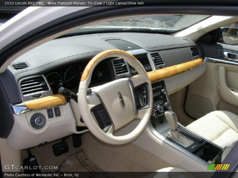 White Platinum Metallic Tri-Coat / Light Camel/Olive Ash 2010 Lincoln MKS FWD
