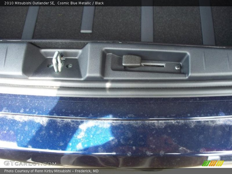 Cosmic Blue Metallic / Black 2010 Mitsubishi Outlander SE