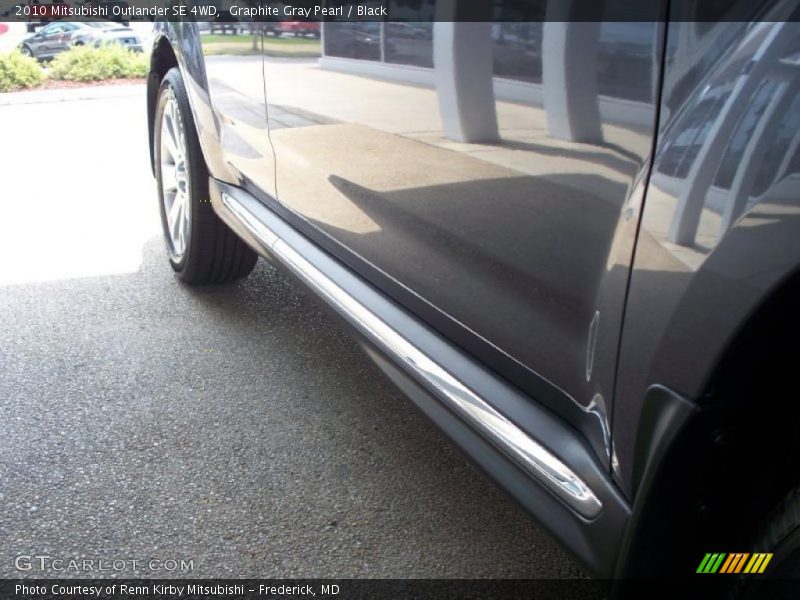 Graphite Gray Pearl / Black 2010 Mitsubishi Outlander SE 4WD