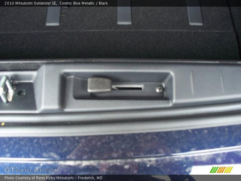 Cosmic Blue Metallic / Black 2010 Mitsubishi Outlander SE