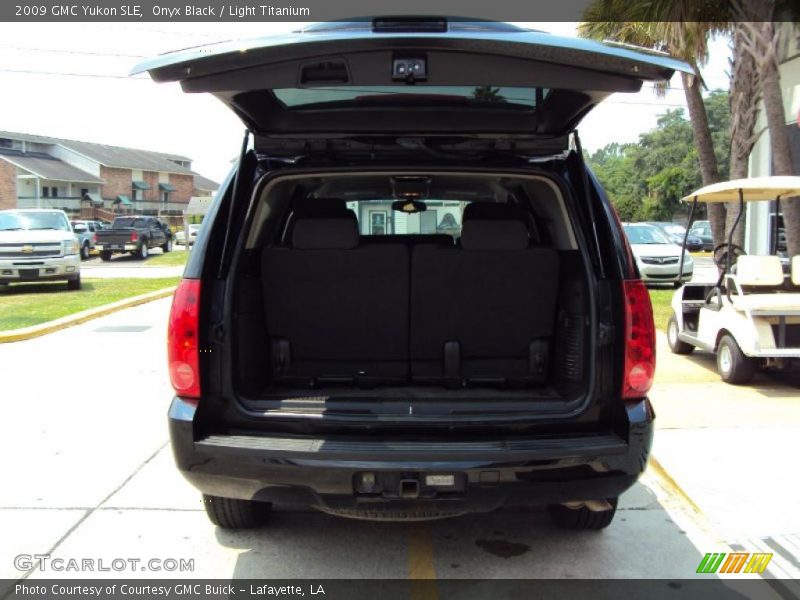 Onyx Black / Light Titanium 2009 GMC Yukon SLE