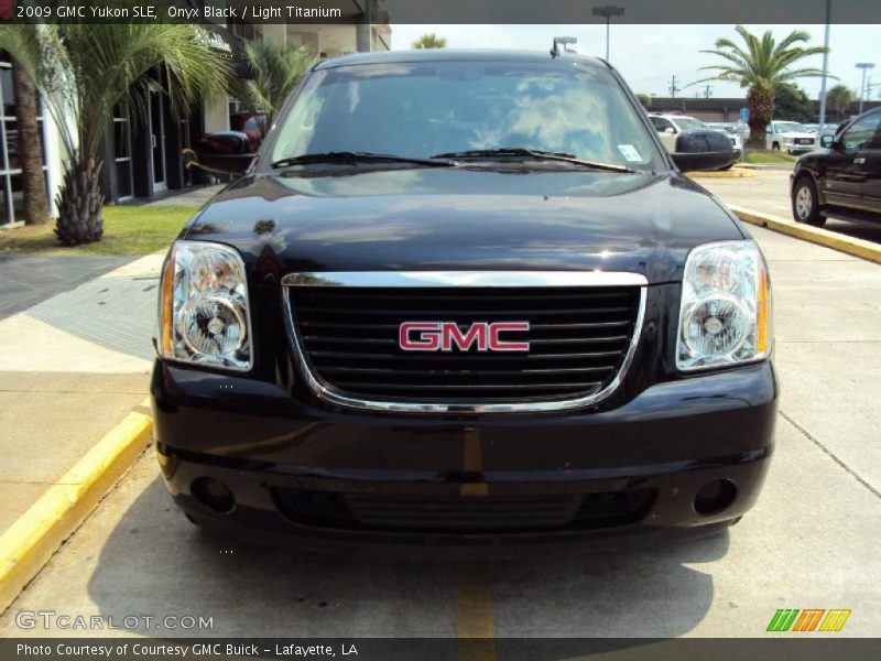 Onyx Black / Light Titanium 2009 GMC Yukon SLE