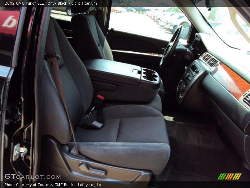 Onyx Black / Light Titanium 2009 GMC Yukon SLE