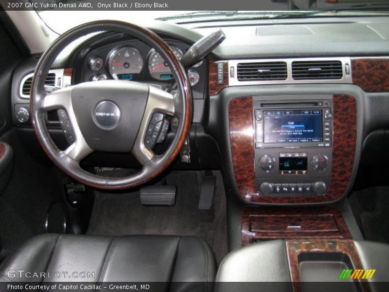 Onyx Black / Ebony Black 2007 GMC Yukon Denali AWD
