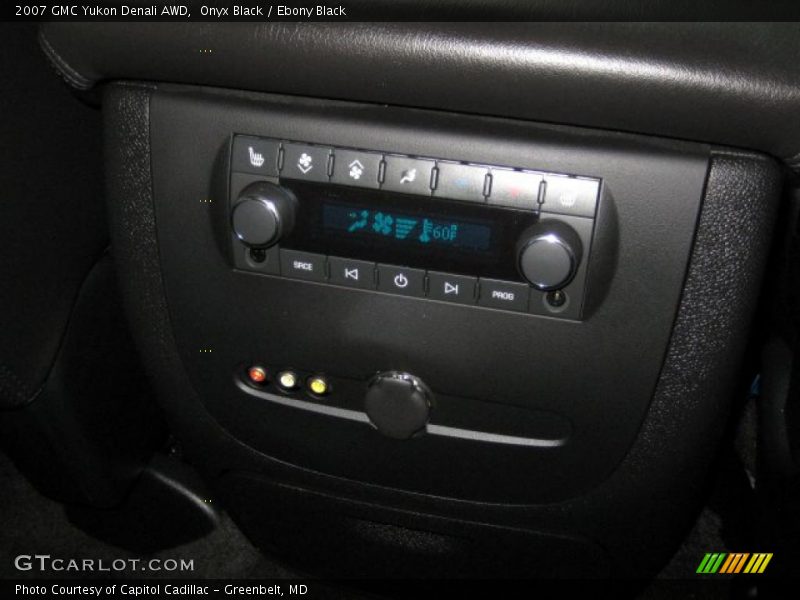 Onyx Black / Ebony Black 2007 GMC Yukon Denali AWD