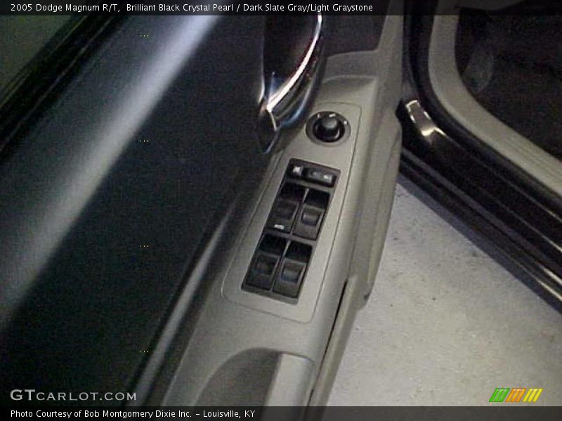 Brilliant Black Crystal Pearl / Dark Slate Gray/Light Graystone 2005 Dodge Magnum R/T