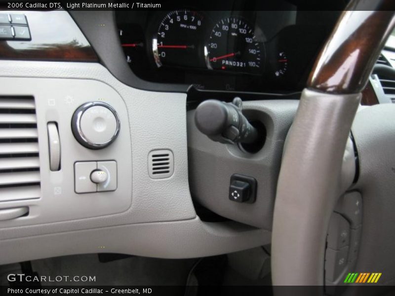 Light Platinum Metallic / Titanium 2006 Cadillac DTS