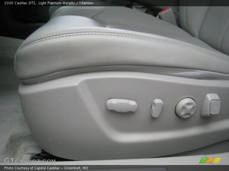 Light Platinum Metallic / Titanium 2006 Cadillac DTS