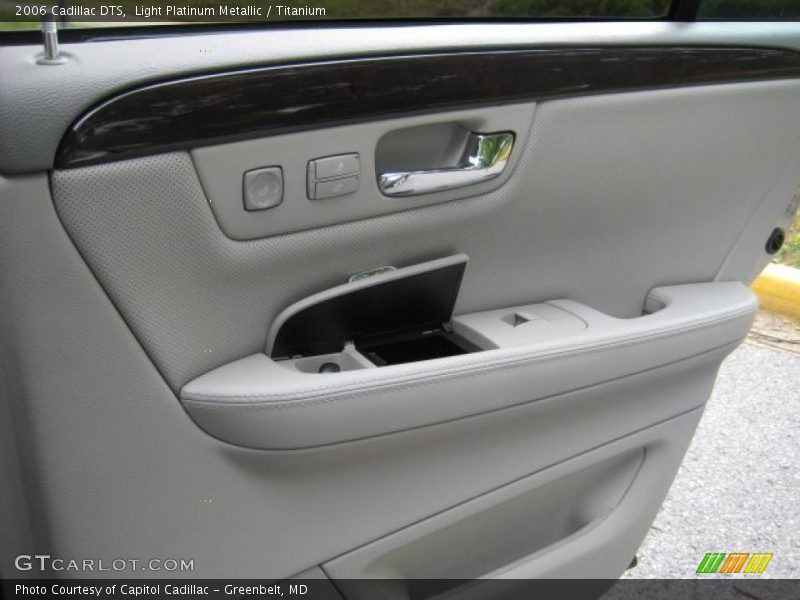Light Platinum Metallic / Titanium 2006 Cadillac DTS