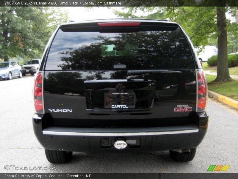 Onyx Black / Cocoa/Light Cashmere 2007 GMC Yukon Denali AWD