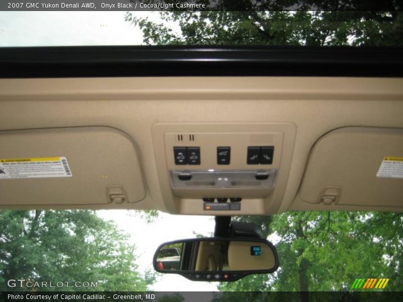 Onyx Black / Cocoa/Light Cashmere 2007 GMC Yukon Denali AWD