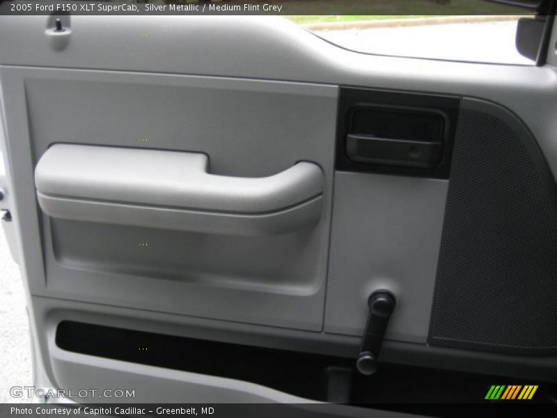 Silver Metallic / Medium Flint Grey 2005 Ford F150 XLT SuperCab