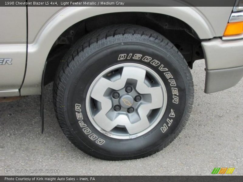 Light Pewter Metallic / Medium Gray 1998 Chevrolet Blazer LS 4x4