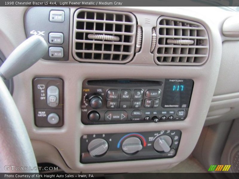 Light Pewter Metallic / Medium Gray 1998 Chevrolet Blazer LS 4x4
