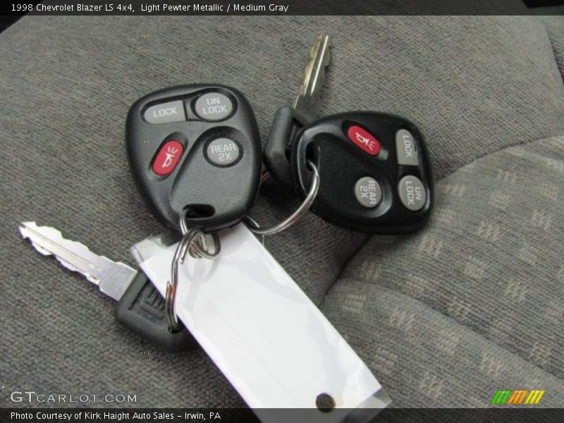 Light Pewter Metallic / Medium Gray 1998 Chevrolet Blazer LS 4x4