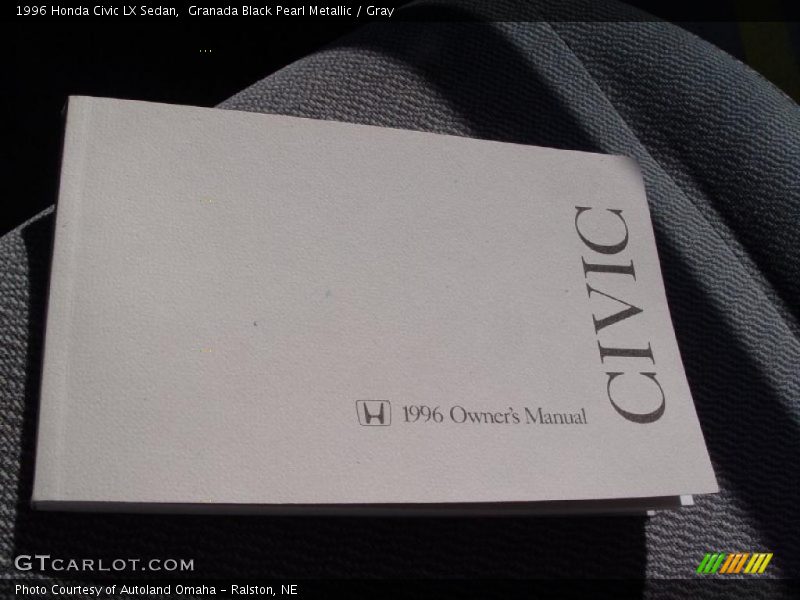 Granada Black Pearl Metallic / Gray 1996 Honda Civic LX Sedan