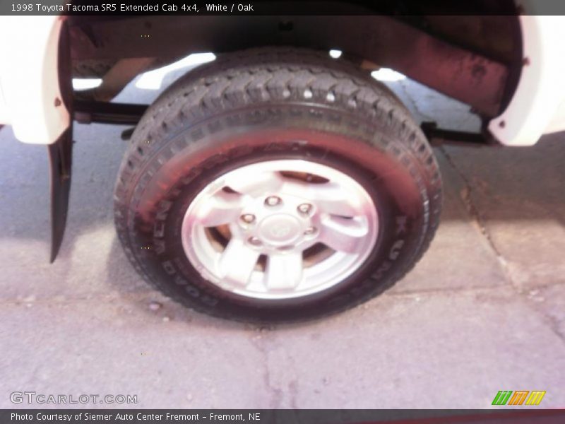 White / Oak 1998 Toyota Tacoma SR5 Extended Cab 4x4