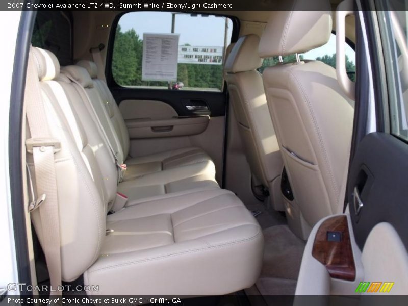 Summit White / Ebony/Light Cashmere 2007 Chevrolet Avalanche LTZ 4WD