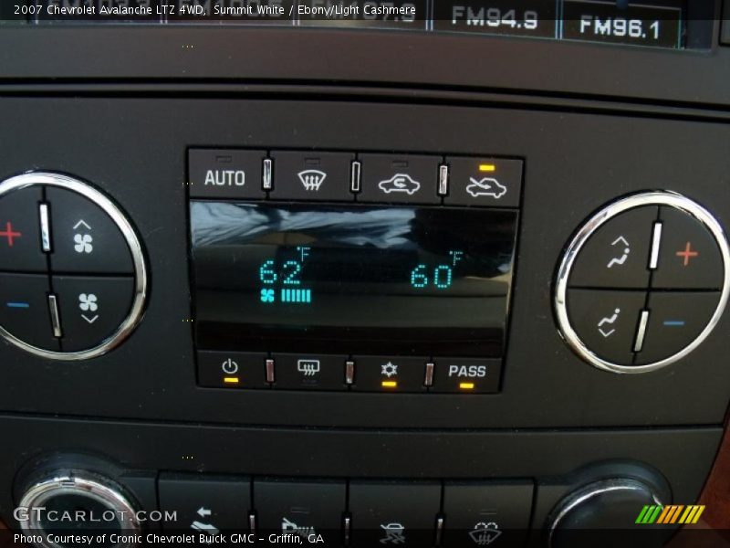 Summit White / Ebony/Light Cashmere 2007 Chevrolet Avalanche LTZ 4WD
