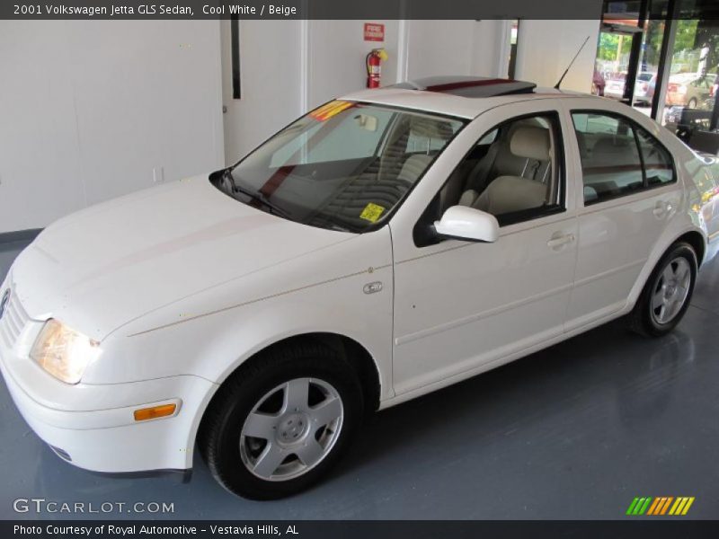 Cool White / Beige 2001 Volkswagen Jetta GLS Sedan