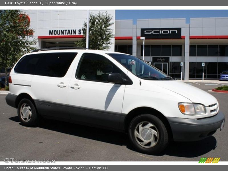 Super White / Gray 1998 Toyota Sienna LE