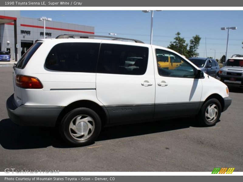 Super White / Gray 1998 Toyota Sienna LE