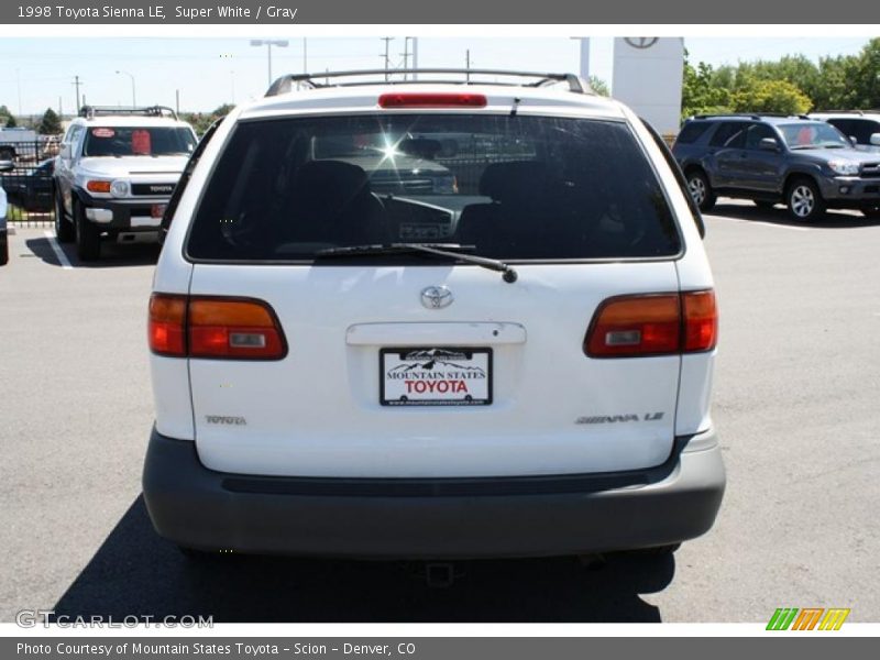 Super White / Gray 1998 Toyota Sienna LE