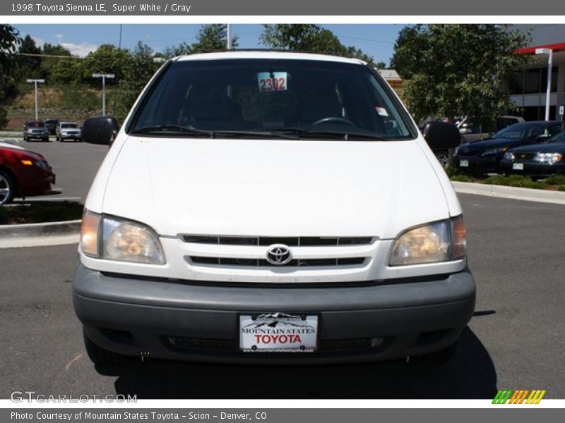 Super White / Gray 1998 Toyota Sienna LE