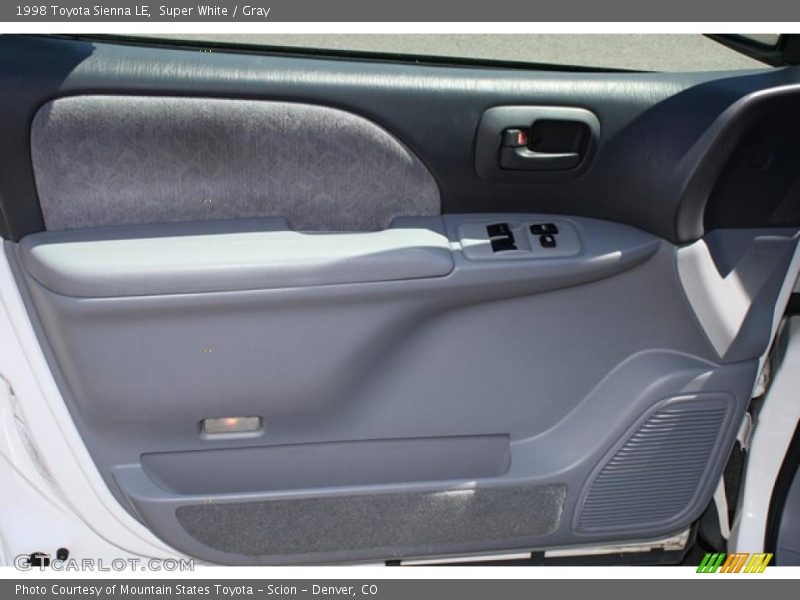 Super White / Gray 1998 Toyota Sienna LE