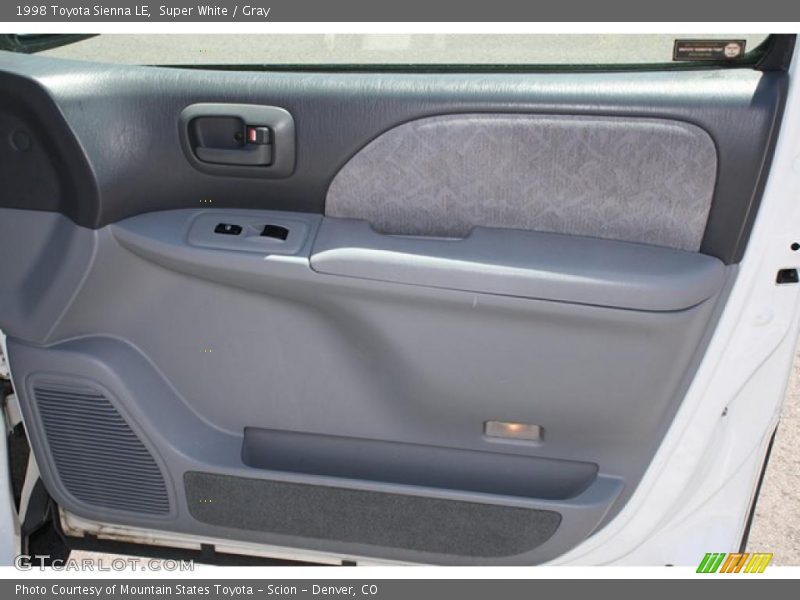 Super White / Gray 1998 Toyota Sienna LE