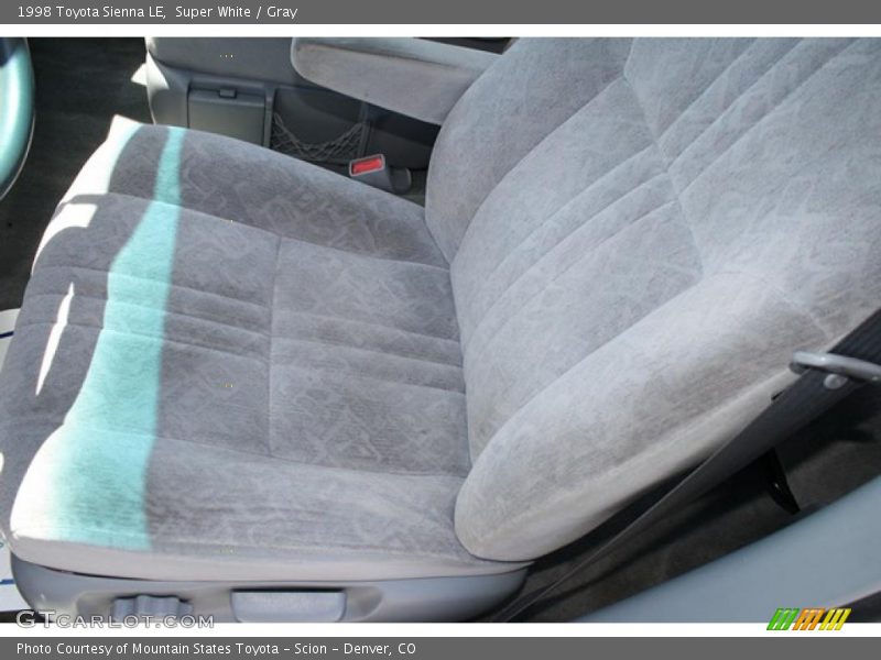Super White / Gray 1998 Toyota Sienna LE