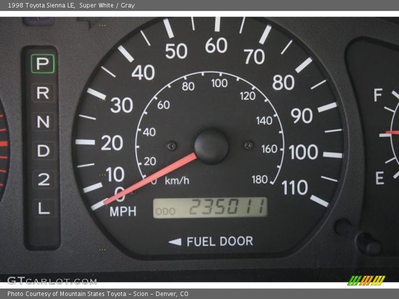 Super White / Gray 1998 Toyota Sienna LE