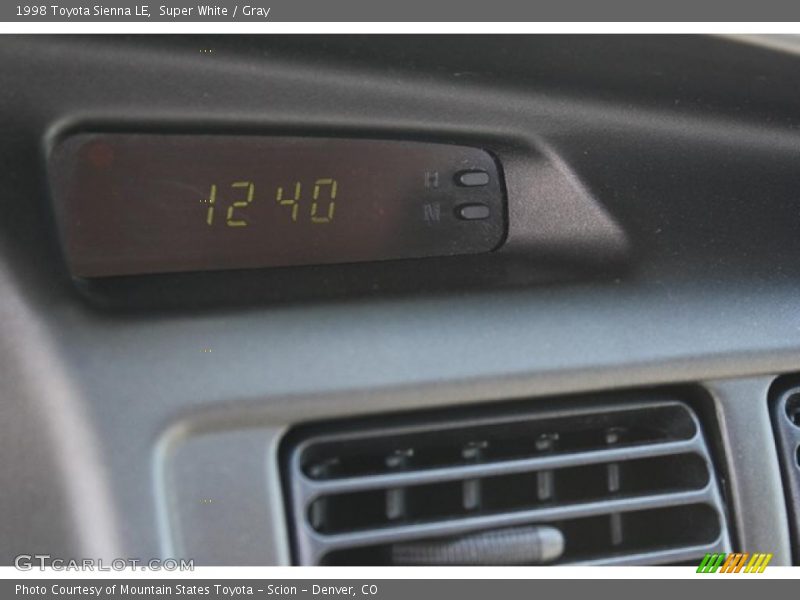 Super White / Gray 1998 Toyota Sienna LE