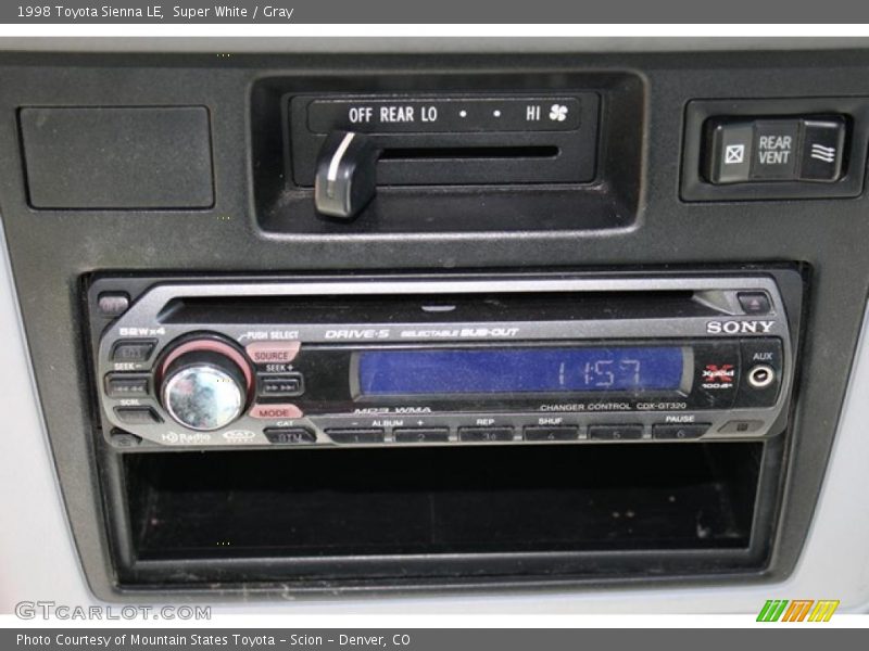 Super White / Gray 1998 Toyota Sienna LE