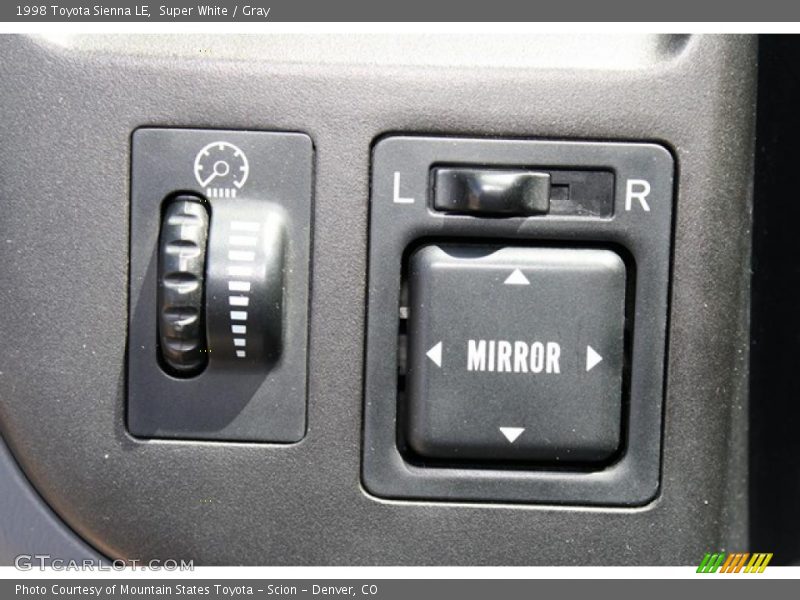Super White / Gray 1998 Toyota Sienna LE