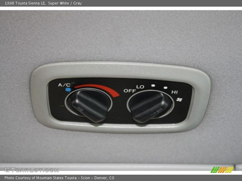 Super White / Gray 1998 Toyota Sienna LE