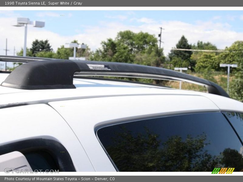 Super White / Gray 1998 Toyota Sienna LE