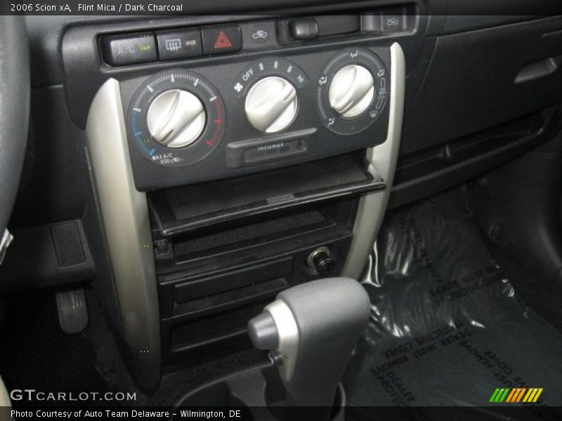 Flint Mica / Dark Charcoal 2006 Scion xA