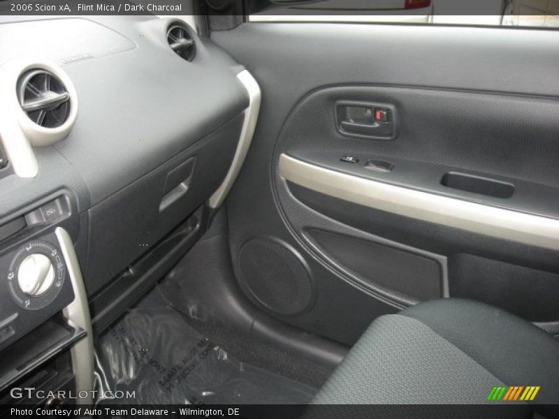 Flint Mica / Dark Charcoal 2006 Scion xA