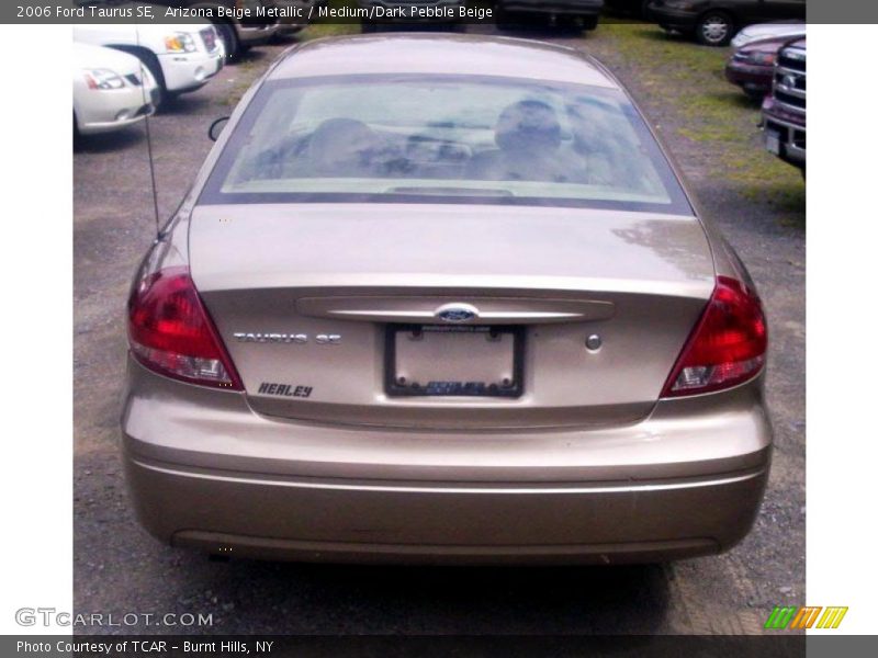 Arizona Beige Metallic / Medium/Dark Pebble Beige 2006 Ford Taurus SE