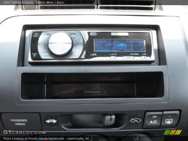 Taffeta White / Black 2007 Honda Fit Sport