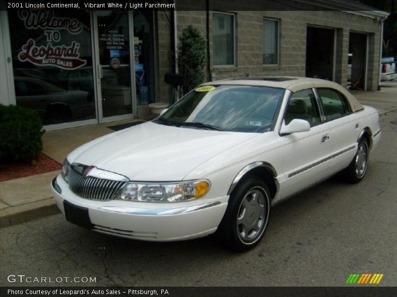 Vibrant White / Light Parchment 2001 Lincoln Continental