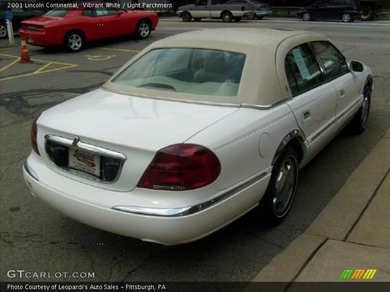 Vibrant White / Light Parchment 2001 Lincoln Continental